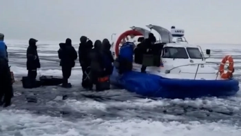 Появилось видео спасения 230 рыбаков со льда Финского залива