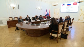 Петербург поможет Кубе медикаментами и автомобилями скорой помощи