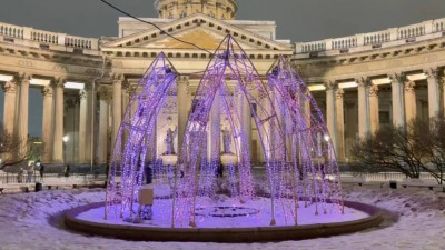 К 8 марта световые фонтаны в Казанском и Нахимовском скверах окрасятся в фиолетовый цвет
