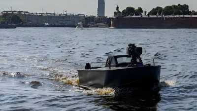 В Петербурге появятся безэкипажные катера с ИИ для контроля за обликом набережных