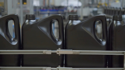 С 1 апреля производители моторного масла обязаны передавать в систему «Честный знак» сведения о движении каждой единицы товара