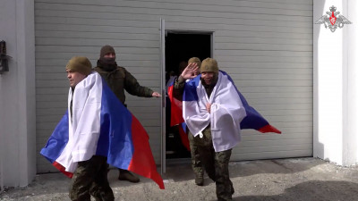 300 российских военных вернулись домой: Миноброны сообщило об обмене пленными с Украиной