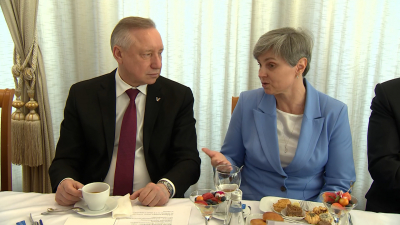 Александр Беглов встретился с матерями и вдовами участников СВО, поздравив их с наступающим 8 марта