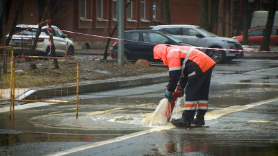 На Полевой Сабировской локализовали вытекание воды