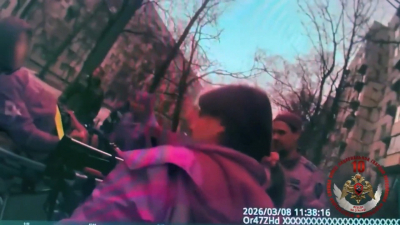 На улице Стойкости сотрудники Росгвардии спасли мужчину, который едва не выпал из окна