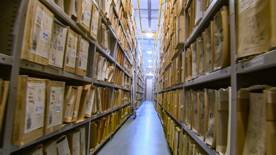 Петербургские архивисты показали, как хранят уникальные документы