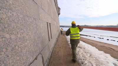 В Петропавловской крепости — очередной этап реставрации: Как защищают вековой гранит стен