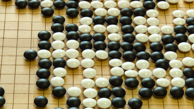 Похоже на шахматы, но всё иначе: в Петербурге собрались лучшие игроки в го