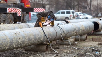 «Теплосеть» заменит более 2 км старых труб на Пражской улице