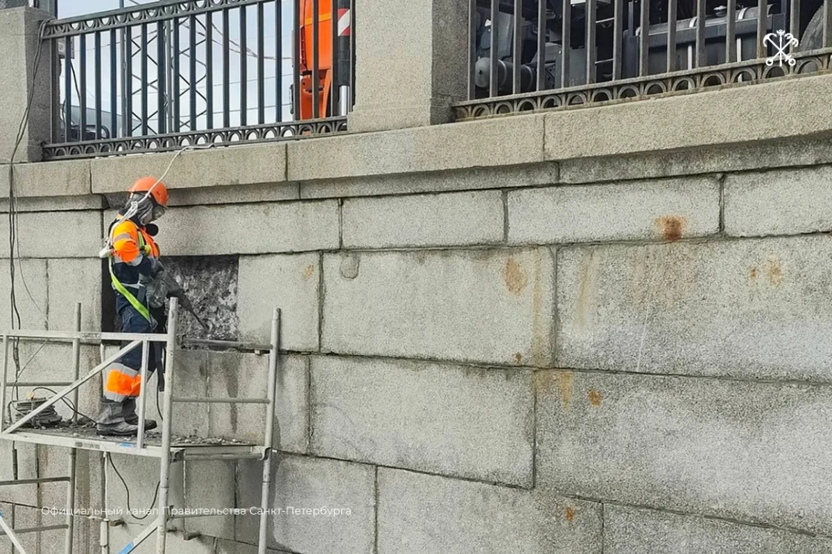 В Петербурге укрепили и обновили облицовку Атаманского моста - tvspb.ru