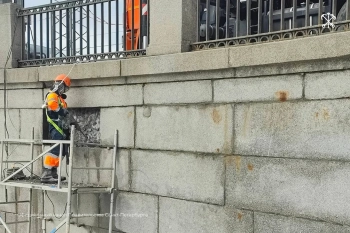 В Петербурге укрепили и обновили облицовку Атаманского моста