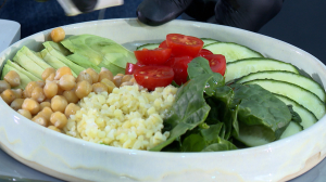 Полезный завтрак. Салат с нутом и булгуром