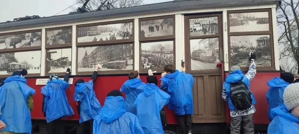 Блокадный трамвай под опекой кадетов: школа №493 взяла шефство над памятником - tvspb.ru