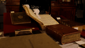 Хранилище книг с неповторимой судьбой и историей: удивительные экспонаты библиотеки Эрмитажа