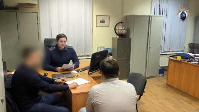 Экскаватор по дешевке — за откат: главного механика стройтреста задержали на Марата при получении взятки