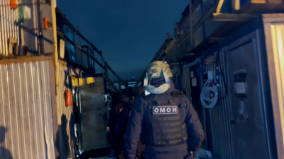 327 мигрантов, взломанные бытовки и «Нива» на штрафстоянке: как прошел рейд на стройке в Новоселье