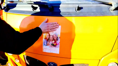 Снег уберут, а настроение поднимут: коммунальную технику украсили к 8 марта