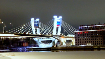 Александр Беглов: В честь Международного женского дня три петербургских моста предстанут в цветах российского флага