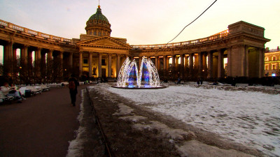 В честь 8 Марта световые фонтаны в Казанском и Нахимовском скверах окрасятся в особые цвета