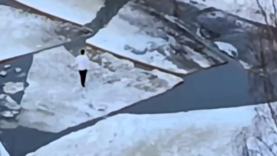 Опасно для жизни: в МЧС напомнили о запрете выхода на лед в Петербурге