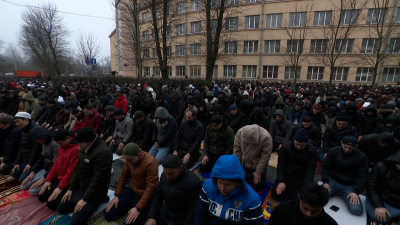 Тысячи мусульман собрались в Соборной мечети на Ураза-байрам