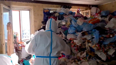 Что известно о женщине, найденной в захламленной мусором квартире в Красногвардейском районе