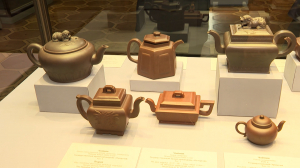 Чайник как искусство: выставка предметов из уникальной Исинской глины в Эрмитаже