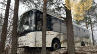 Выехал на встречку и улетел в кювет: в Подпорожье рейсовый автобус с пассажирами попал в ДТП