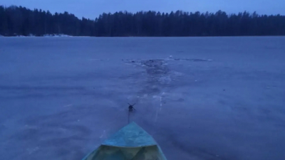 Благодаря оперативным действиям очевидцев и спасателей, женщину спасли из-под льда озера Авдетовское