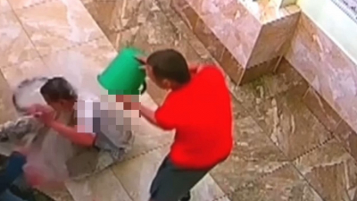 В Ленобласти отдали под суд хулигана, который избил мужчину на вокзале, высыпал на него мусор и надел на голову ведро