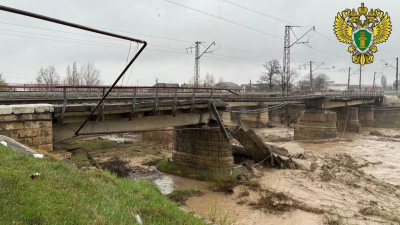В Дагестане из-за паводков обрушился железнодорожный мост