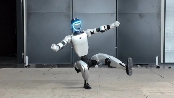 Китайские инженеры научили робота делать сальто и танцевать брейк-данс