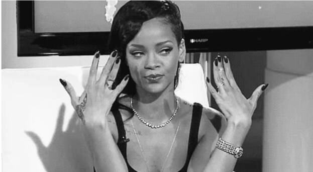 Неизвестная открыла стрельбу по дому Рианны в Беверли-Хиллз - tvspb.ru