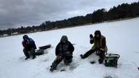 Зимняя рыбалка — всё: спасатели напомнили, что лёд опасен весной