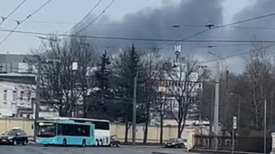 В автосервисе на Хрустальной улице начался сильный пожар