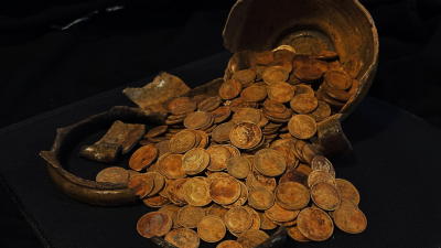 В Торжке археологи нашли 409 дореволюционных золотых монет