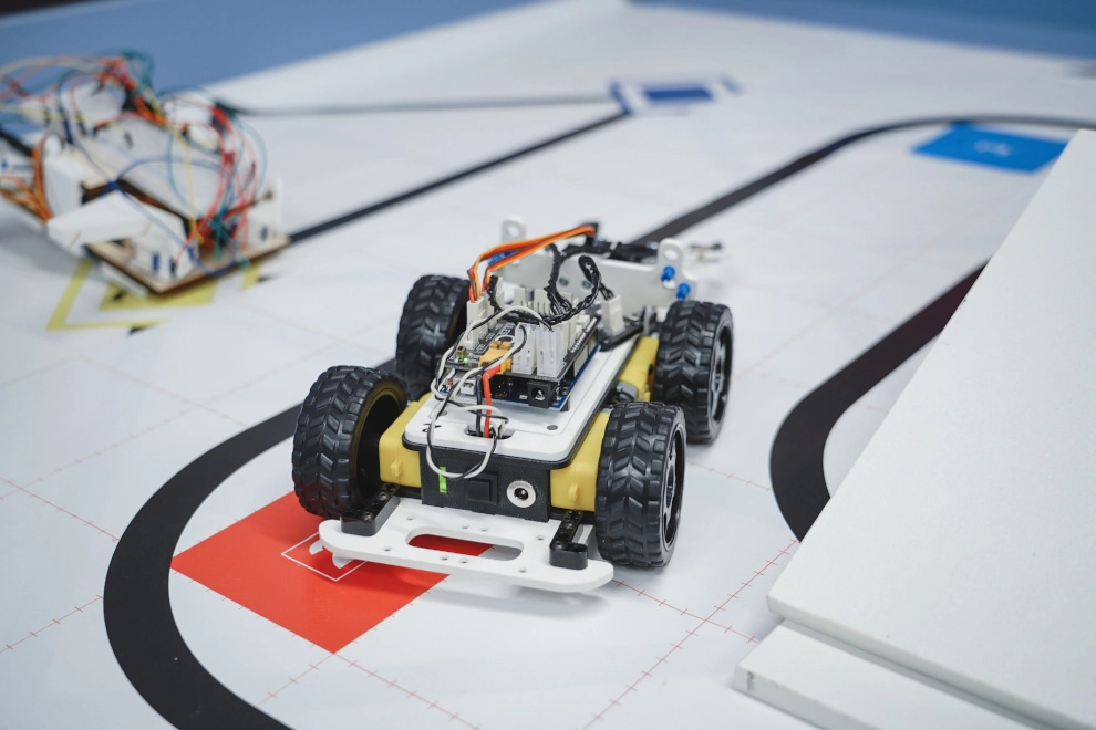 Александр Беглов поздравил учеников петербургского лицея №244 с победой на международных соревнованиях по робототехнике - tvspb.ru