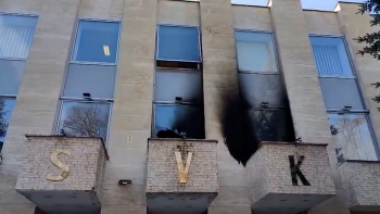 «Варварский акт насилия»: что известно о нападении на Русский дом в Праге к этому часу