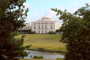 В Павловск вернулись сокровища, утерянные в войну и проданные при СССР