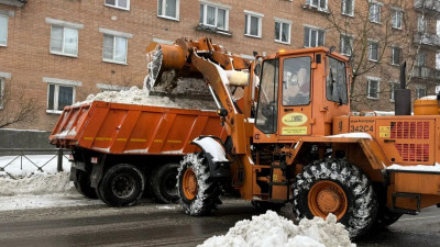 В Петербурге в последний день зимы утилизировали 37 тысяч кубометров снега