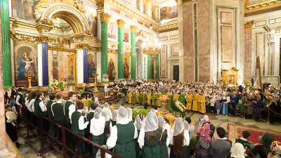 В Исаакиевском соборе прошло богослужение в честь Вербного воскресенья