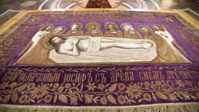 В Воскресенском Новодевичьем монастыре представили плащаницу начала XX века