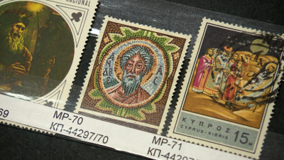 Почта России передала в дар Музею истории религии семь марочных блоков