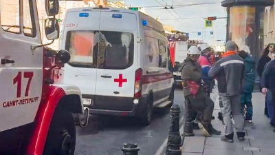 Пожару на Невском проспекте, 65, присвоен номер 1БИС: чердак горит на площади 100 кв. метров