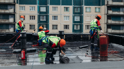 В Петербурге починят более 450 крыш в 2026 году: новая технология защитит от протечек