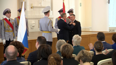 Александр Беглов вручил государственные награды и поощрения Президента России выдающимся петербуржцам