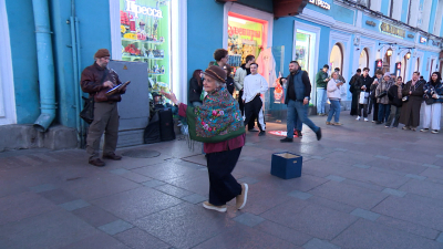 71-летняя петербурженка зажигательно станцевала на Невском и стала звездой соцсетей