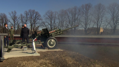 Полуденный выстрел в Петропавловской крепости посвятили 90-летию Фрунзенского района