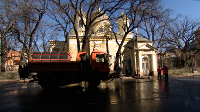 В Петербурге к Пасхе наводят чистоту у православных храмов