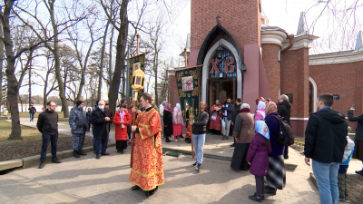 Верующие посетили старинный храм Рождества Иоанна Предтечи на Каменном острове: в этом году он отметит 250-летний юбилей